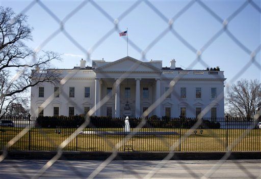 Man Arrested Climbing White House Fence