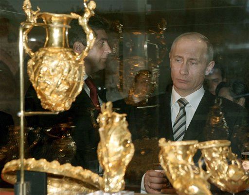 15-Year Search for Putin Secret Fortune Revived