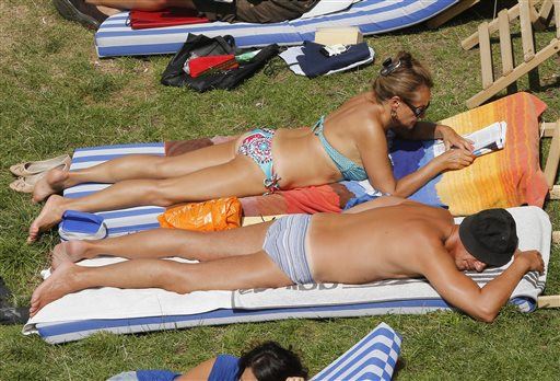 Younger French Women Reject Topless Sunbathing