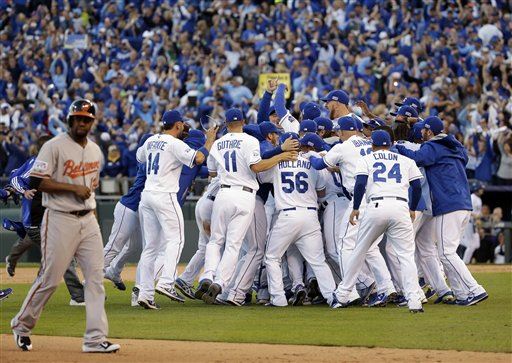 Royals Stay Perfect, Advance to World Series