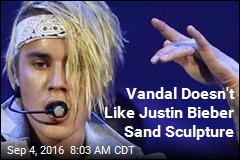 Vandal Doesn&#39;t Like Justin Bieber Sand Sculpture