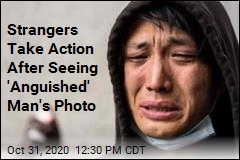 &#39;Anguished&#39; Photo Moves Strangers to Take Action