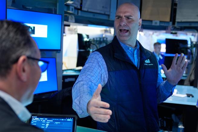 Oil prices resume their rise, but US stocks hold steadier this time around