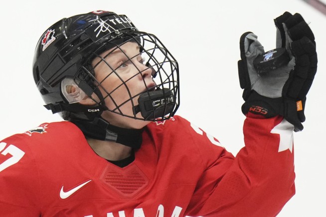 Canada blasts Finland 8-1 to face the US in another women’s ice hockey worlds final