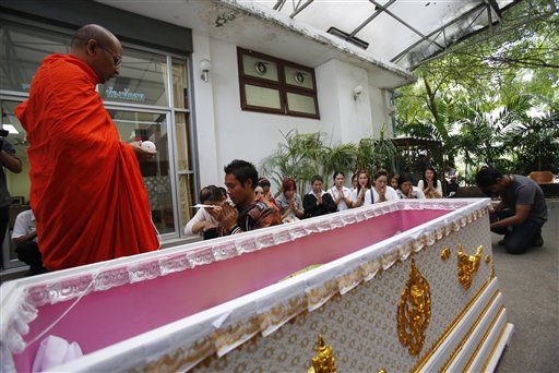Police tell AP: Man in yellow shirt is Bangkok bomber