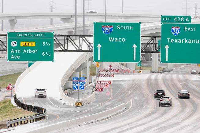 Thousands of flights canceled as major winter storm moves across the US