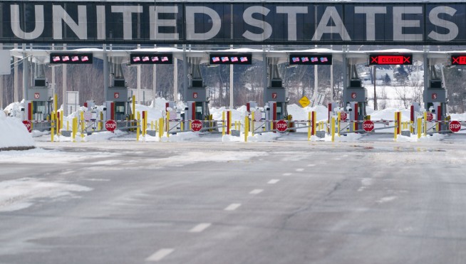 Despite Canadian easing, US extends land border restrictions