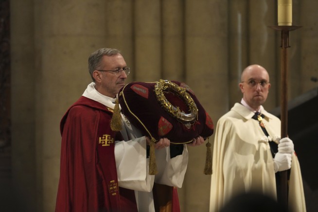 'Crown of Thorns' returns to Notre Dame Cathedral for public veneration