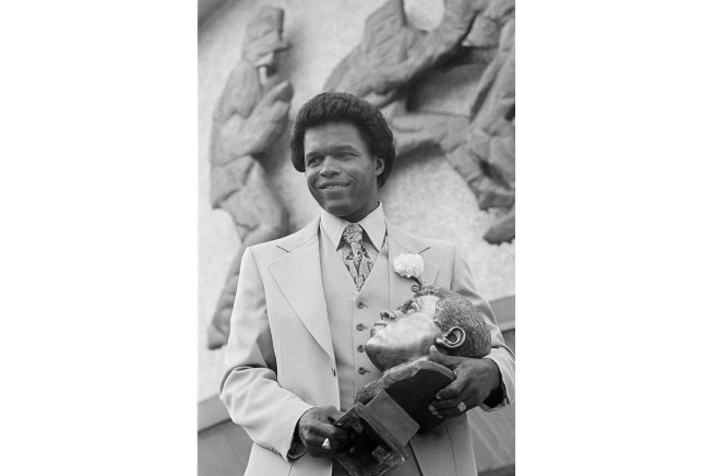 Gale Sayers, Bears Hall of Fame running back, dies at 77