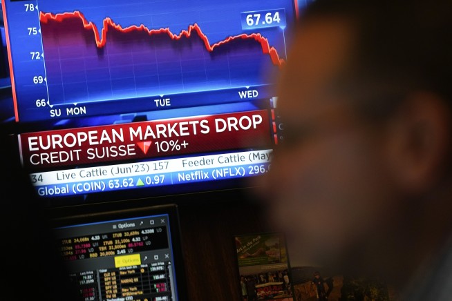 Bank fears spread to Europe, drag down shares of big lenders