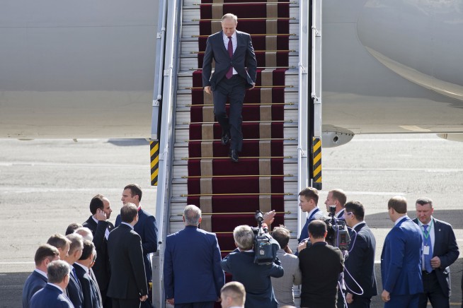 Putin, in Iran for talks, offers support for nuclear deal