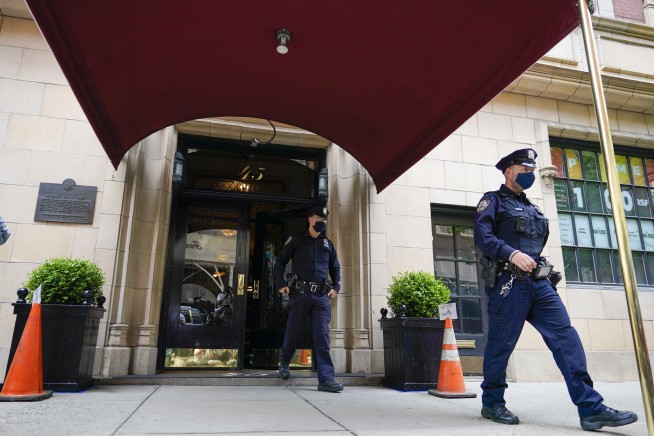 AP sources: Feds search Rudy Giuliani's NYC home, office