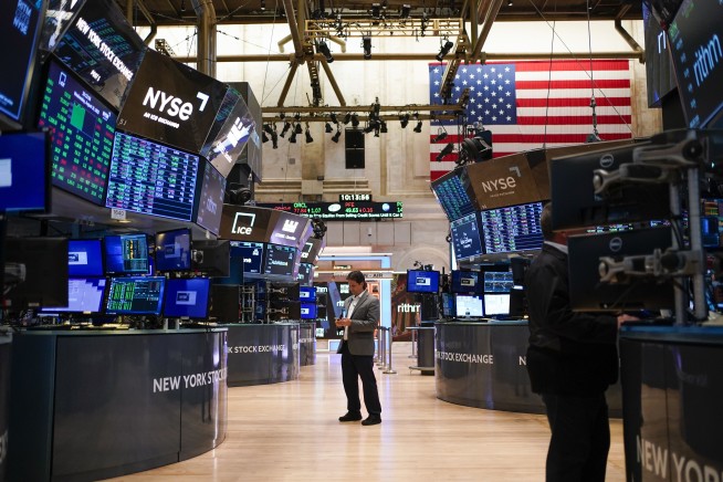 Stocks end mixed on Wall Street amid weak tech earnings