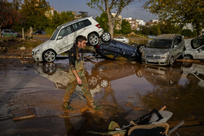 At least 95 people die in devastating flash floods in Spain