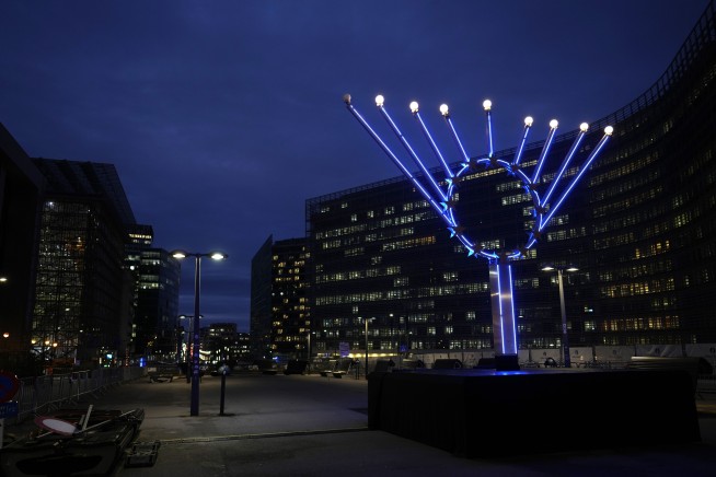 Ukraine gets EU membership boost, but no new European aid, after setback in US