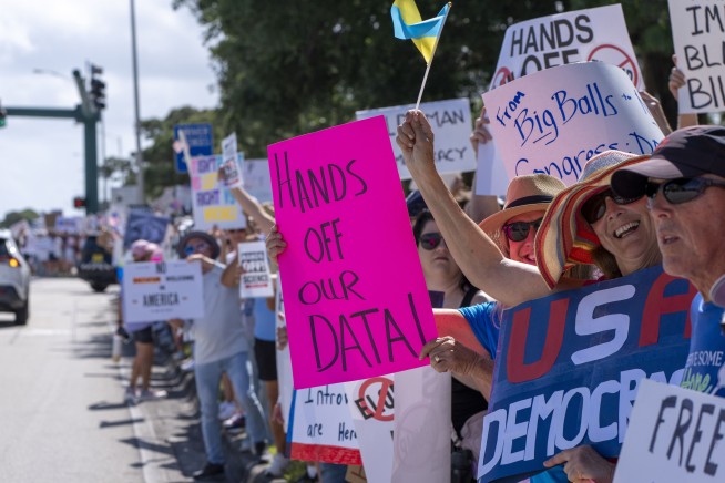 Angry protesters from New York to Alaska assail Trump and Musk in 'Hands Off!' rallies