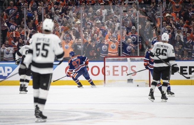 Oilers beat Los Angeles 7-4 to cut the Kings’ series lead to 2-1