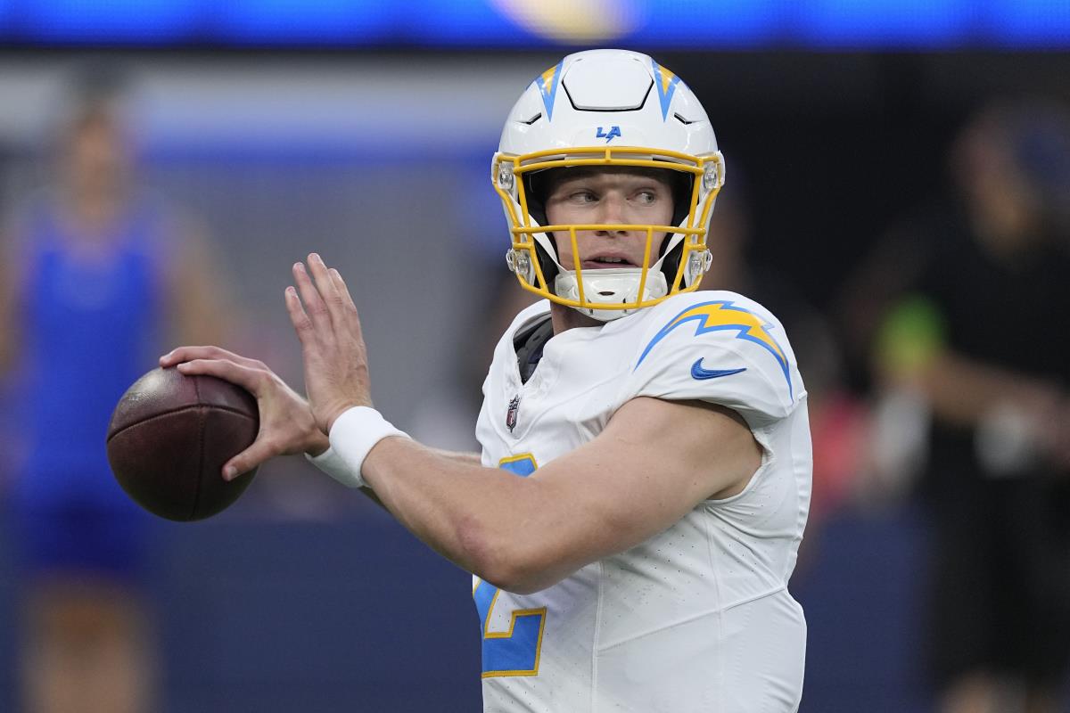 Chargers top Rams 34-17 in first game of preseason; Duggan, Bennett get  first NFL action - CBS Los Angeles