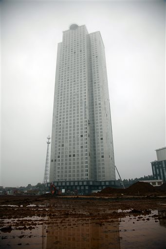Chinese builder puts up 57-story skyscraper in 19 days