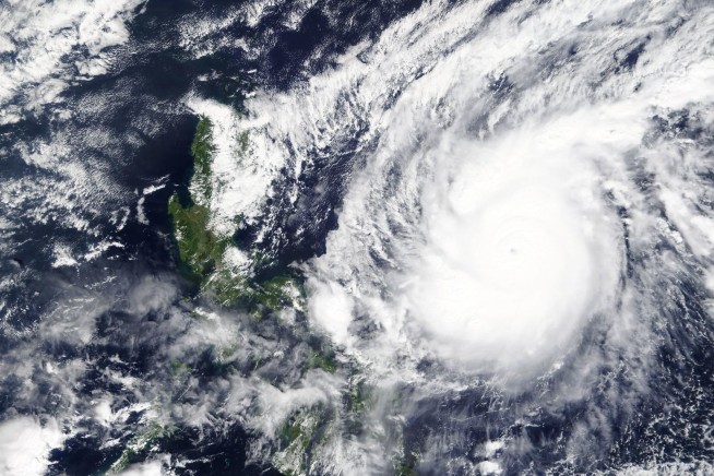 Powerful typhoon lashes Philippines, killing at least 10
