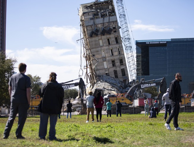 ‘Leaning Tower of Dallas’ endures blows from wrecking ball