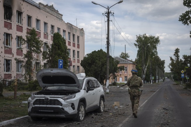 Bloodied Ukrainian troops risk losing more hard-won land in Kursk to Russia