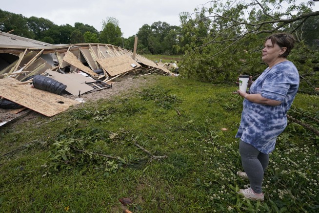 Storms spawn twisters in Mississippi, kill driver in Georgia