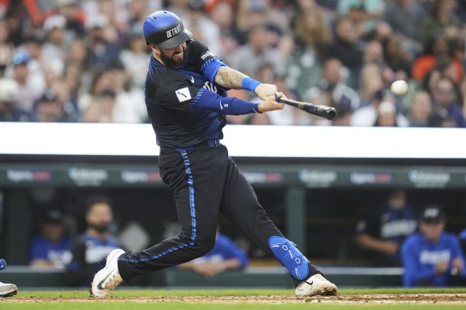 Ibáñez hits tiebreaking homer to back rookie pitcher Jobe and lead Tigers to a 7-3 win over Royals