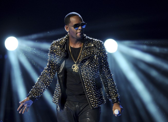 R Kelly jury selection underway for trial fixing allegations