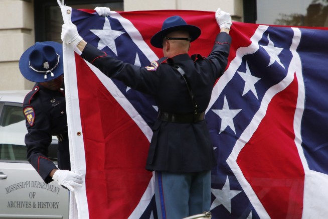 Pentagon draft policy would ban Confederate flag displays