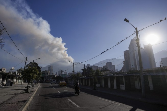 Colombia declares a disaster because of wildfires and asks for international help