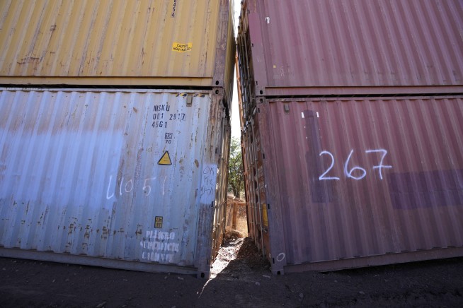 US sues Arizona over shipping containers on Mexico border