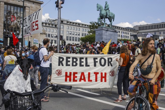 Partiers protest Belgium virus rules; medics demand support