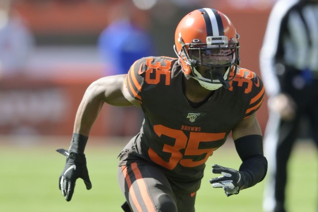 Browns' Whitehead released after 'unacceptable' Twitter rant