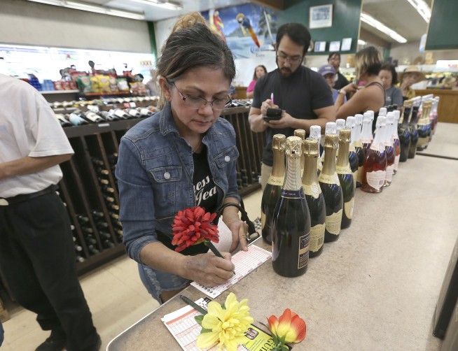 The Latest: $1.537 billion lottery win just shy of record