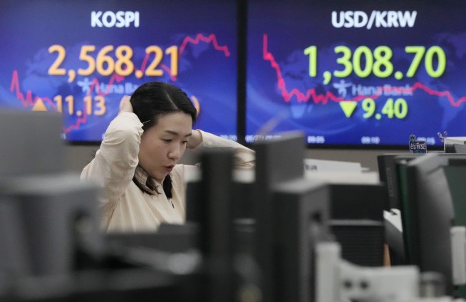 Asian stocks mixed after more US debt talks fail to break impasse