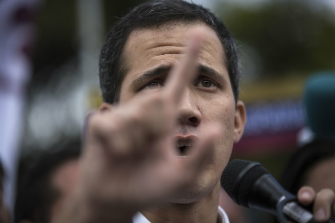 Venezuela allows US diplomats to stay, defusing showdown