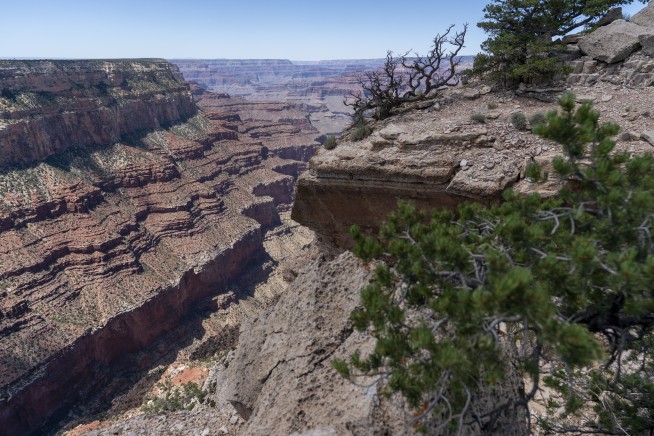 Grand Canyon visitors move to hotels outside the park after unprecedented breaks in water pipeline