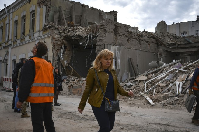 Ukraine reclaims more territory, reports capturing many POWs