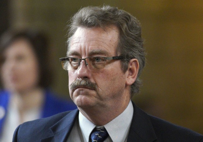 Nebraska lawmaker apologizes for debunked litter box claim