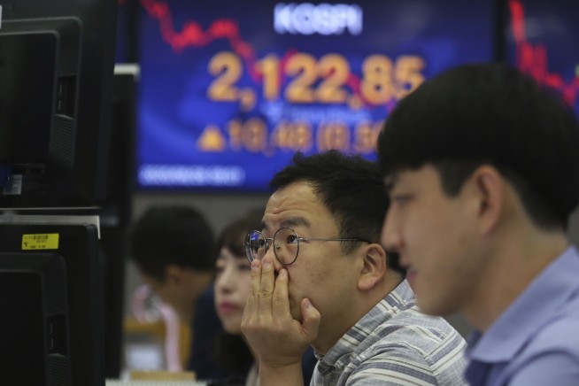 Stocks sink on Wall Street as new daily virus cases surge