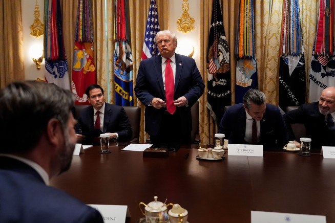 Doodling, drowsiness and a conspicuous misspelling highlight Trump's last Cabinet meeting of 2025