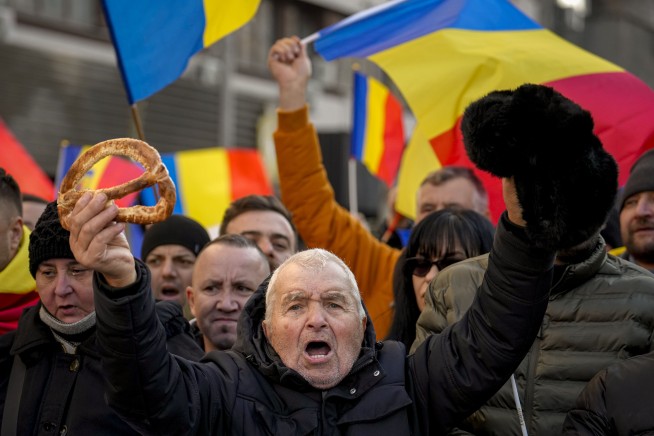 Tens of thousands protest in Romania’s capital against annulled presidential race