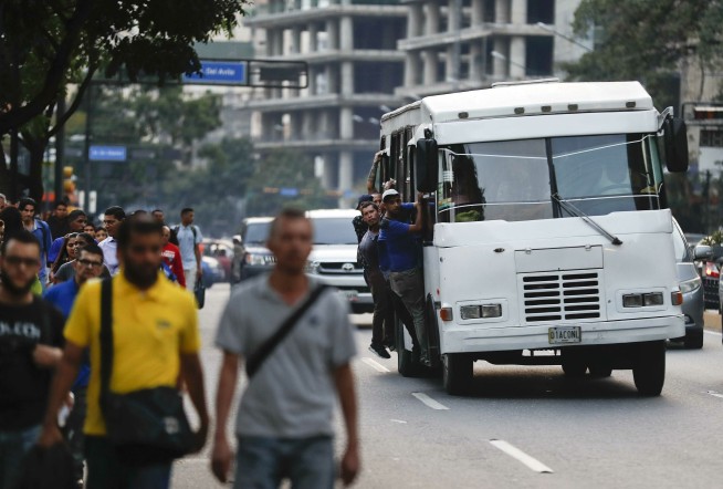 Huge power outage in Venezuela raises tensions amid crisis