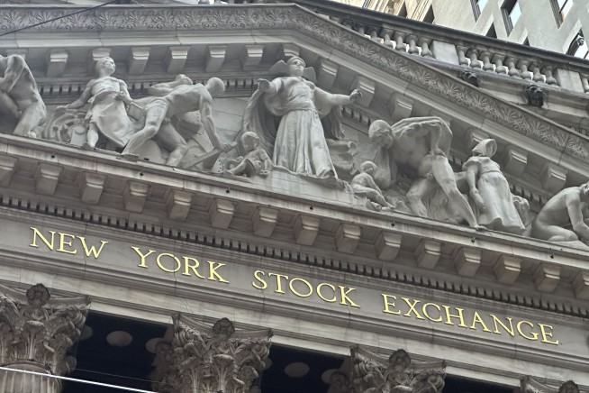 Stock market today: Wall Street drifts to a mixed close in thin trading following a holiday pause