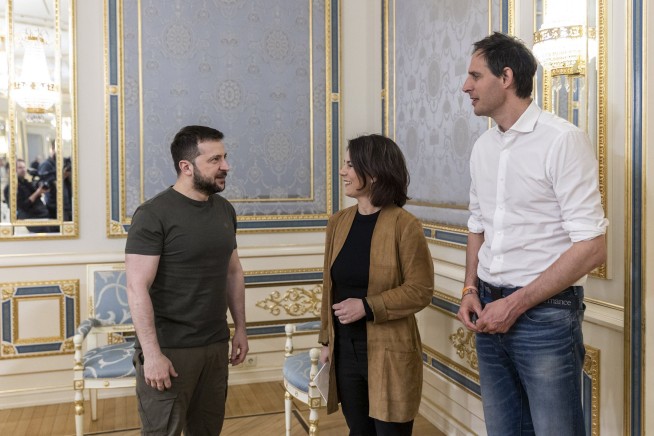 Live updates | Zelenskyy pays tribute to Leonid Kravchuk