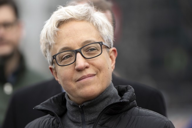 Oregon governor signs a bill recriminalizing drug possession into law