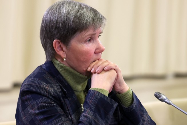 Putin decries media 'lies' at meeting with soldiers' mothers