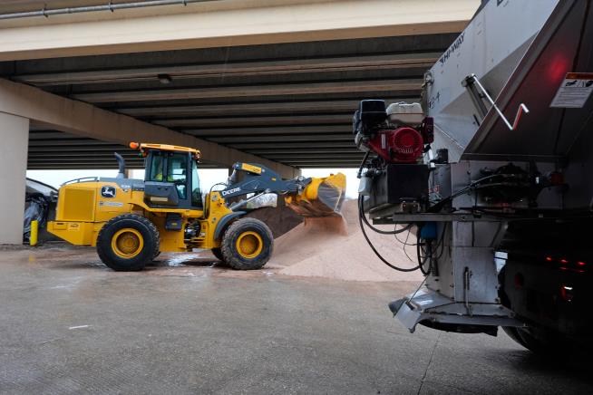 More than half the US threatened with ice, snow and cold in massive winter storm