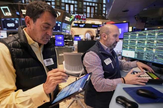 Markets plunge with S&P 500 down 6% and Dow down 2,200 after China retaliates against Trump tariffs